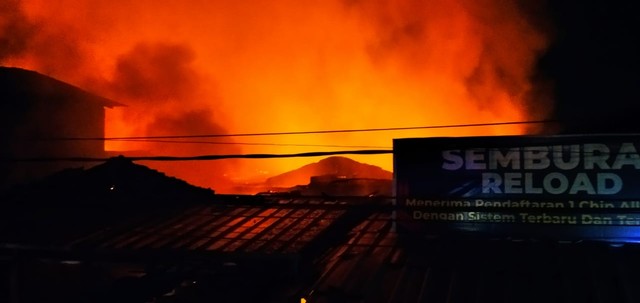 Suasana kebakaran di Pasar Gembong, Kecamatan Balaraja, Kabupaten Tangerang. Foto: Dok. Istimewa
