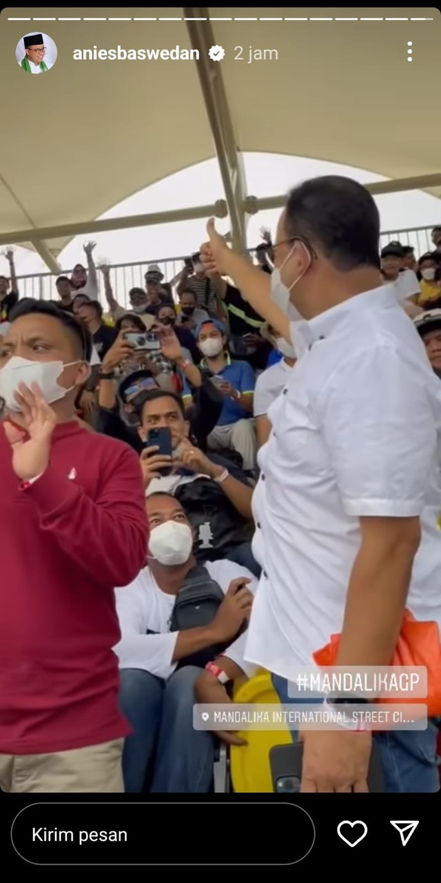 Saat Anies Dikerubuti Warga di Mandalika dan Diteriaki Presiden (23488)
