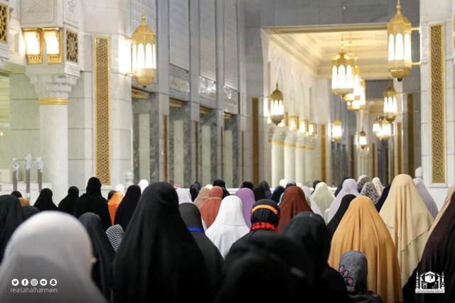 Jemaah wanita di Masjidil Haram (30/4/2022). Foto: gph.gov.sa