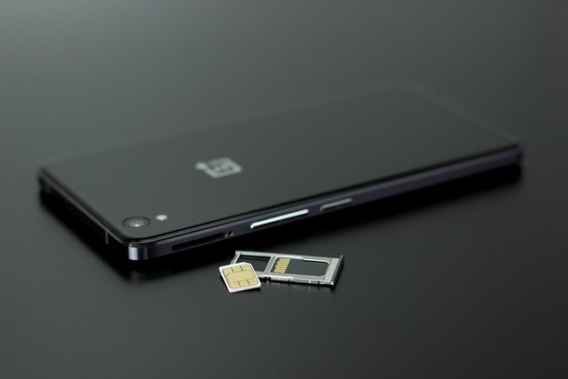 Cara Membuka Slot SIM Card yang Macet, Foto: Pixabay/Pexels 