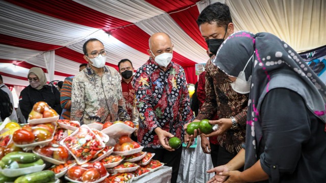Menkop Teten Masduki saat acara Pasar Kaget SMESCO 2022.  Foto: Dok. Kemenkop UKM