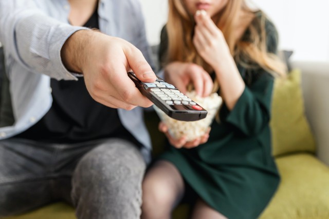 Ilustrasi mengatur frekuensi Telkom 1. Foto: Pexels.com