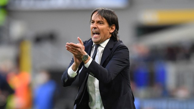 Reaksi Pelatih Inter Milan Simone Inzaghi saat pertandingan Inter Milan vs Hellas Verona di Stadion San Siro, Milan, Italia, Sabtu (9/4/2022). Foto: Daniele Mascolo/REUTERS