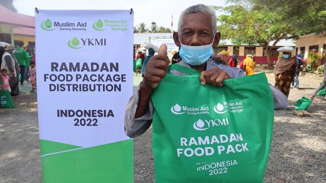 Bantuan paket Ramadan kepada warga di Aceh. Foto: YKMI 