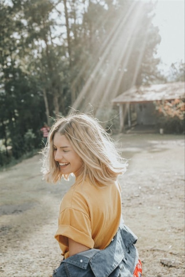 Rekomendasi Sunscreen untuk Remaja, Foto: Unsplash/Gian Cescon