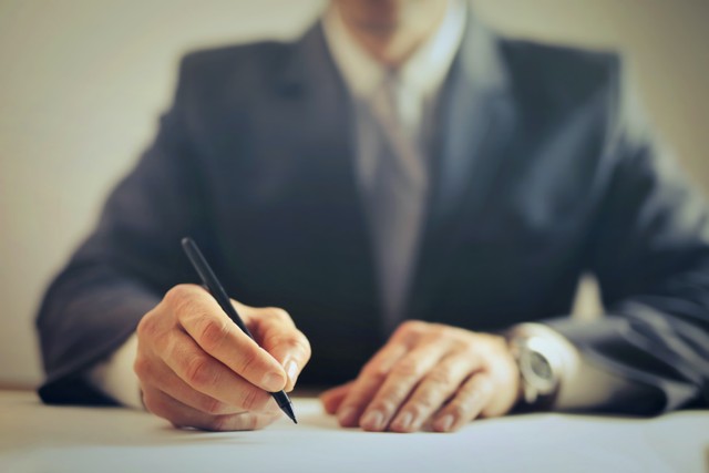 Contoh Surat Kuasa Perpanjangan STNK, Foto : Pexels/Andrea Piacquadio