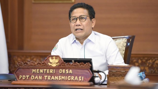 Menteri Desa, PDT, dan Transmigrasi Abdul Halim Iskandar di Kantor Kemendes PDTT, Jakarta, Rabu (16/3/2022). Foto: Wening/Kemendes PDTT