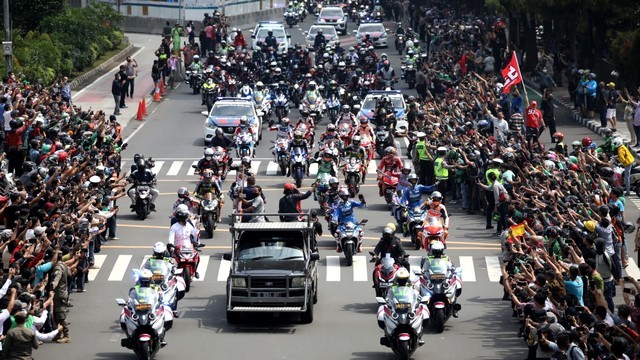 Parade MotoGP di Jalan M.H. Thamrin, Jakarta, Rabu (16/3/2022). Foto: Aditia Noviansyah/kumparan