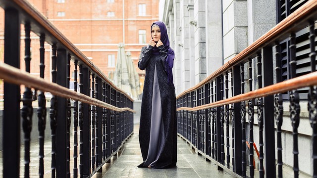 Ilustrasi Model Baju Melayu Wanita. Foto: Robert Fowler/Shutterstock