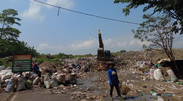 Kondisi Tempat Pembuangan Akhir Sampah (TPAS) Wukirsari Gunungkidul yang sudah overload. Foto: Erfanto/Tugu Jogja