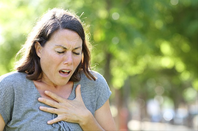 Ilustrasi seorang wanita yang mengalami panic attack. Foto: Unsplash