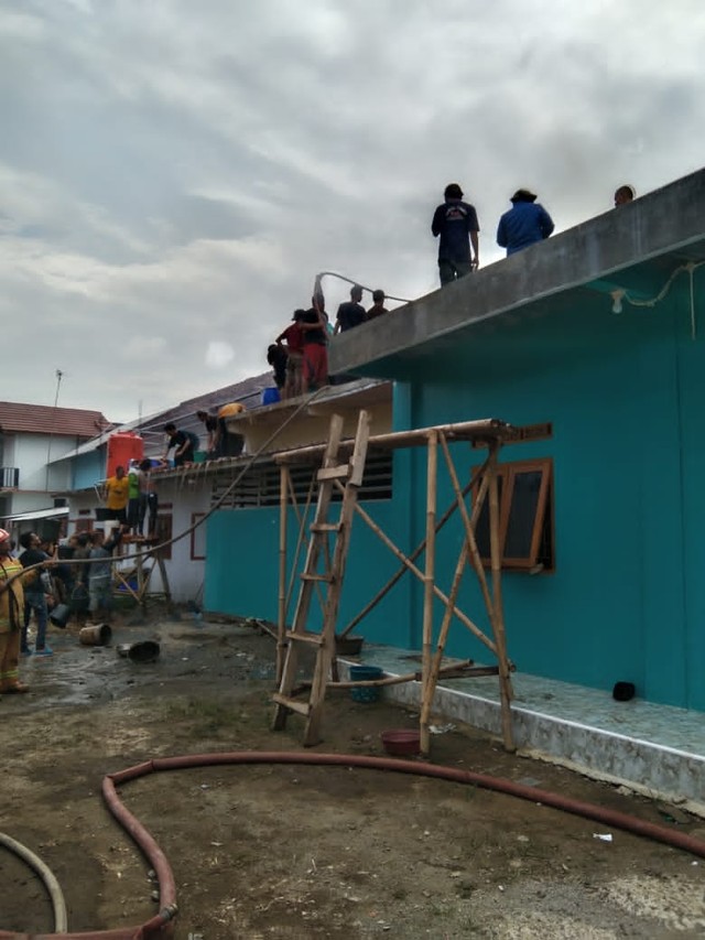 Pondok Pesantren Miftahul Khoirot, Desa Manggungjaya, Kecamatan Cilamaya Kulon, Kabupaten Karawang terbakar. Foto: Dok. Istimewa