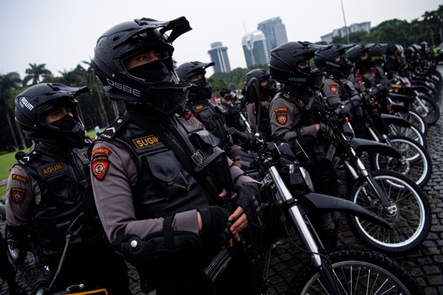 Polisi mengikuti apel gelar pasukan Operasi Ketupat 2022 di Silang Monas, Jakarta, Jumat (22/4/2022).  Foto: Sigid Kurniawan/ANTARA FOTO