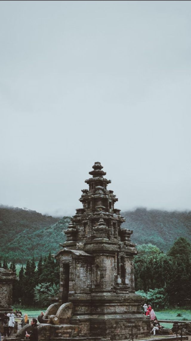 Ilustrasi Candi Dieng yang menjadi kompleks candi tertinggi d Indonesia. Foto: unsplash.com/pungkywar