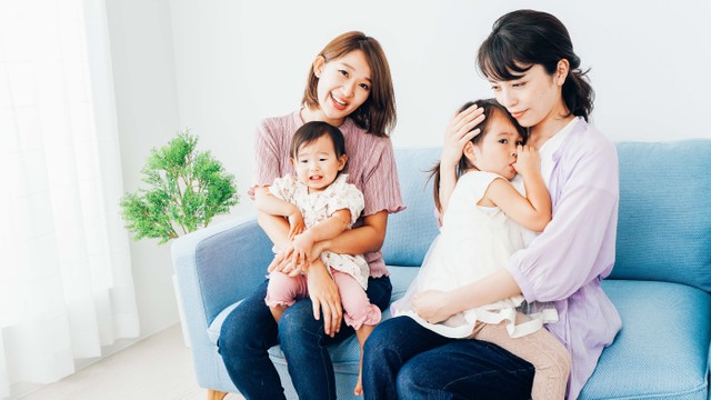 Ilustrasi ibu dan anak bermain bersama. Foto: maroke/Shutterstock