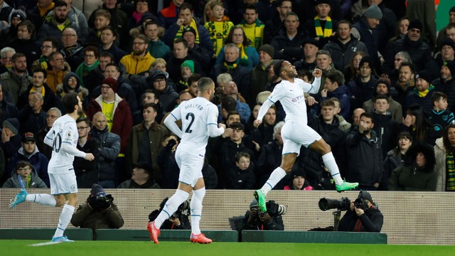 Selebrasi pemain Manchester City Raheem Sterling usai mencetak gol ke gawang Norwich City pada pertandingan lanjutan Liga Inggris di Carrow Road, Norwich, Inggris. Foto: John Sibley/REUTERS