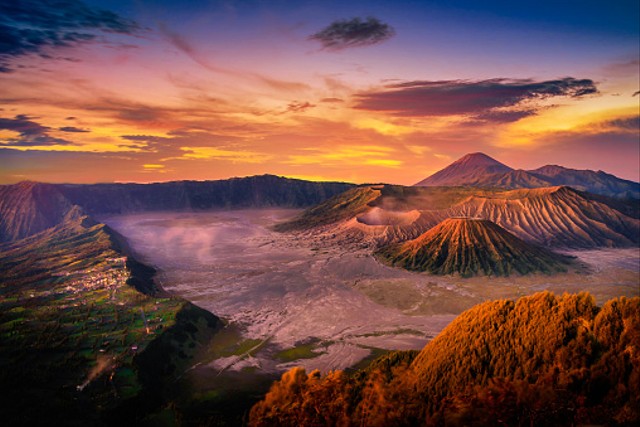 Cara Mendapat Momen Gunung Bromo Sunrise dan Spot yang Wajib Dikunjungi | kumparan.com
