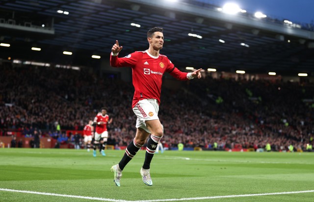 Cristiano Ronaldo merayakan golnya ke gawang Tottenham Hotspur. Foto: Twitter @ManUtd