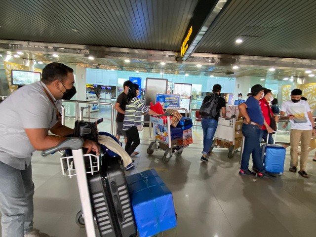 Aktivitas penumpang di Bandara Supadio Pontianak. Foto: Teri/Hi!Pontianak