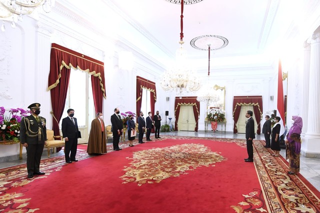 Presiden Joko Widodo terima surat kepercayaan enam duta besar negara sahabat. Foto: Dok. Lukas - Biro Pers Sekretariat Presiden