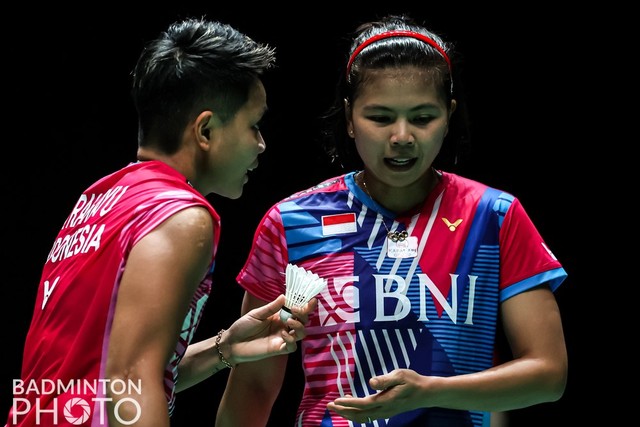 Ganda putri Indonesia Greysia Polii dan Apriyani Rahayu pada pertandingan All England di Utilita Arena Birmingham, Inggris. Foto: Yohan Nonotte/Badmintonphoto/BWF