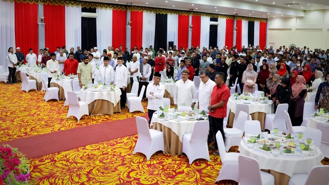 Muzakir Manaf-Wali Nanggroe Aceh Buka Puasa Bersama Anak Yatim (122454)