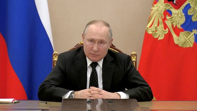 Presiden Rusia Vladimir Putin di Moskow, Rusia, Minggu (27/2/2022). Foto: Russian Pool/Reuters TV melalui REUTERS 