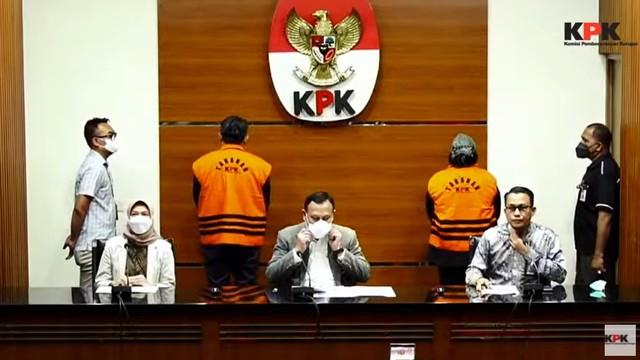 Konfrensi pers terkait operasi tanggap tangan Bupati Bogor di KPK, Kamis (28/4/2022). Foto: Youtube/KPK RI