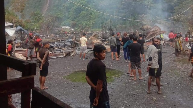 Kamp pendulang emas di Baya Biru Paniai Papua yang dbakar KKB. (Foto Humas Polda Papua) 
