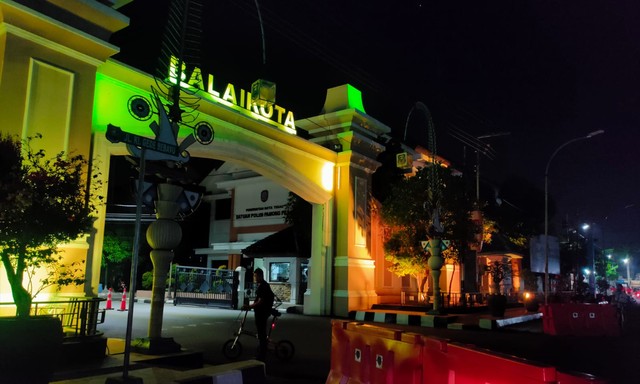 Pemadaman lampu jalan di Kota Tegal.