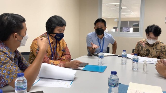 Penandatanganan MoU PLN dengan perusahaan tekstil di Tegal untuk pakai energi hijau. Foto: istimewa.