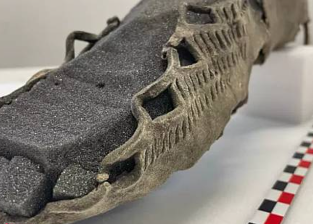 Sandal peninggalan Zaman Besi ditemukan di Norwegia. Foto: istimewa