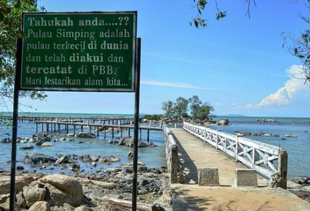 Pulau Simping yang berada di Kota Singkawang. Foto: Instagram @kizesya