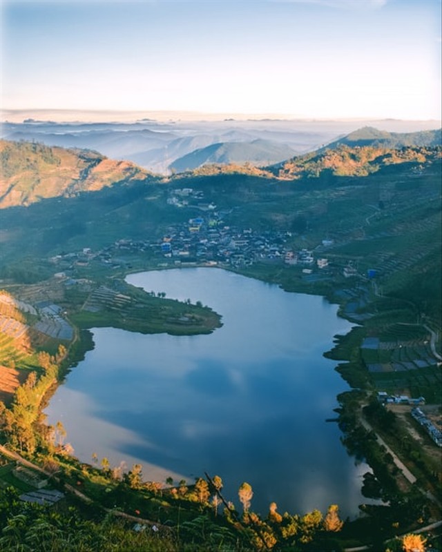 Rekomendasi Wisata Dieng Jawa Tengah, https://unsplash.com/@nusakelana