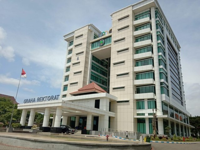 Graha Rektorat Universitas Negeri Malang. Foto: M Sholeh