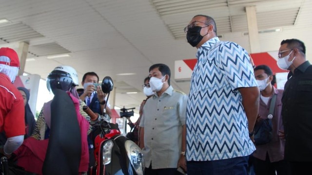 Sidak Ke SPBU, Andre Rosiade Dan Dirut Pertamina Patra Niaga Cek ...