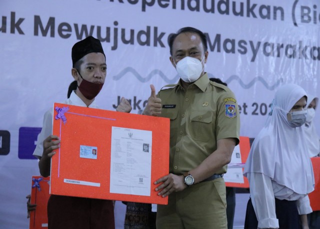 Ilustrasi Pembuatan Dokumen Kependudukan. Foto: Dukcapil Kemendagri.