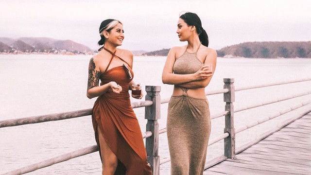 Erika Carlina dan Awkarin. Foto: Instagram/@awkarin