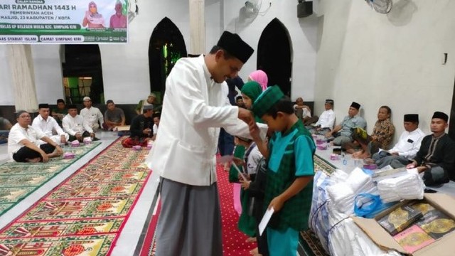 Safari Ramadan, DSI Aceh Bersihkan Masjid-Santuni Anak Yatim di Simpang Kiri (340564)