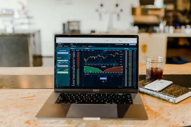 Rekomendasi Saham untuk Investasi Jangka Panjang, Foto: Unsplash/Austin Distel