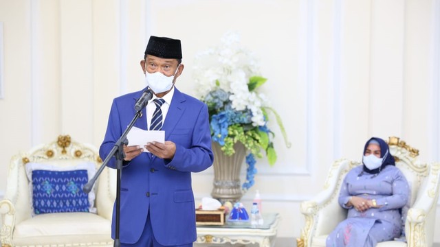 Gubernur Sulawesi Tengah Rusdy Mastura didampingi Ketua Tim Penggerak PKK Dr. Vera Rompas Mastura. Foto: Humas Pemprov Sulteng