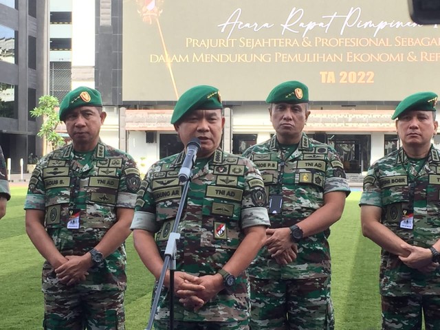 Kepala Staf Angkatan Darat Jenderal TNI Dudung Abdurachman di Mabesad, Rabu (2/3). Foto: Jonathan Devin/kumparan