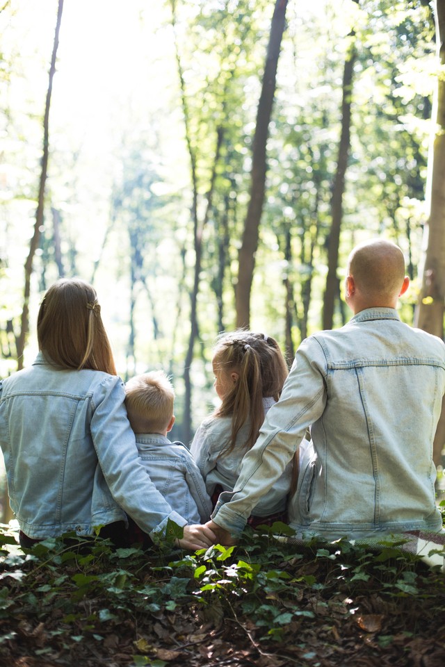 Contoh surat untuk ayah dan ibu singkat, Photo by John-Mark Smith on Unsplash