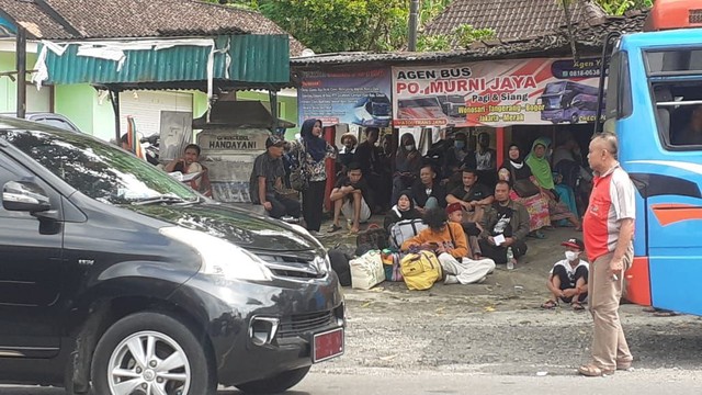 Penumpang bus di Terminal Wonosari, Gunungkidul. Foto: erfanto/Tugu Jogja