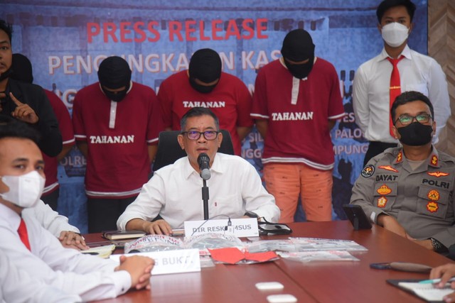 Direktur Reserse Krimimal Khusus Polda Lampung Kombes Pol Arie Rachman Nafarin saat ungkap kasus kecurangan Seleksi CASN tahun 2021 di Lampung. | Foto: Ist