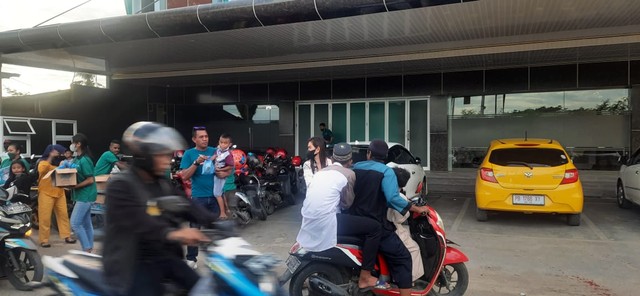 Tampak para pengunjung ramai berbuka puasa bersama di Darefan Hotel Sorong, foto: Yanti/Balleo News