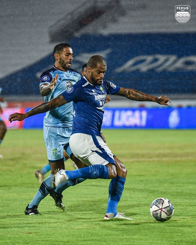 Pertandingan Persib melawan Persela di Stadion Kapten I Wayan Dipta, Bali, Jumat (25/2/2022). Foto: Instagram/@persib
