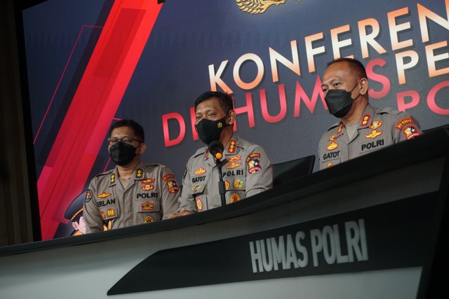 Kabagpenum Divhumas Polri Kombes Pol. Gatot Repli Handoko, SIK menyampaikan informasi saat konferensi pers harian di Divhumas Polri, Rabu (9/3/2022). Foto: Dok. Istimewa