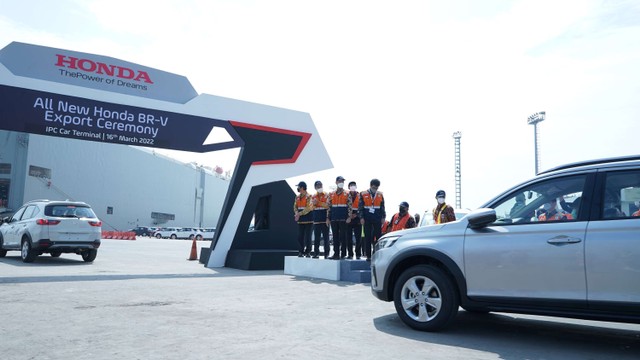 PT Honda Prospect Motor melepas sejumlah unit ekspor All New BR-V ke sejumlah negara di Pelabuhan Tanjung Priok, Rabu (16/3/2022). Foto: Sena Pratama/kumparan