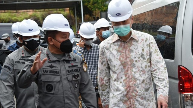 Kepala Bakamla RI dan Dubes AS tinjau pembangunan pusat pelatihan maritim di Batam. Foto: Humas Bakamla RI